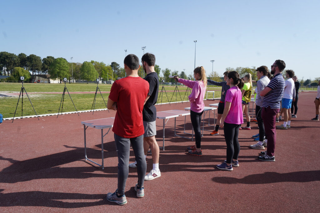 Activité sportive collective avec tir laser